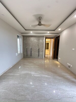 Room in 4 BHK Apartment at East Of Kailash – for Sale