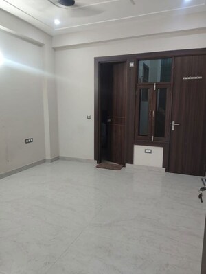 Room in 2 BHK Builder Floor at Sector 42 – for Rent