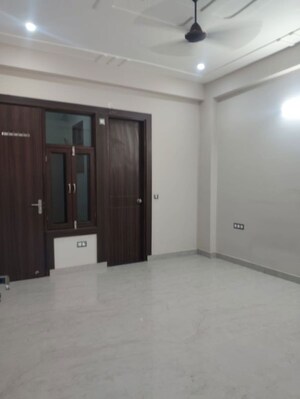 Room in 2 BHK Builder Floor at Sector 42 – for Rent