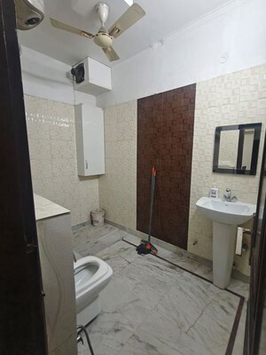 Bathroom in 2 BHK Builder Floor at Sector 46 – for Rent