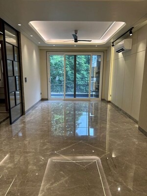 Room in 3 BHK Apartment at Sarvodaya Enclave – for Sale