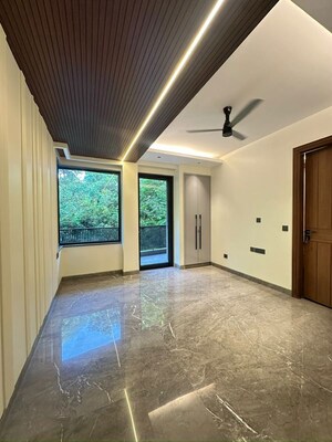 Room in 3 BHK Apartment at Sarvodaya Enclave – for Sale