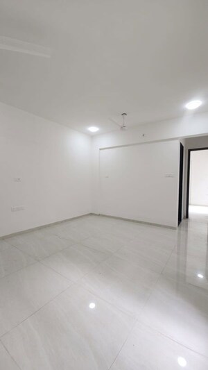 Room in 2 BHK Apartment at Kabra Apartment, Santacruz East – for Rent