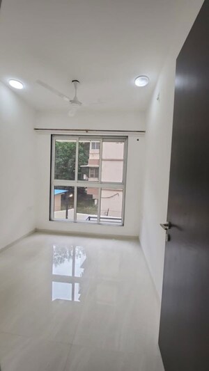 Room in 2 BHK Apartment at Kabra Apartment, Santacruz East – for Rent