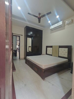 Room in 4 BHK Apartment at Sector 45 – for Rent