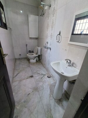 Bathroom in 4 BHK Apartment at Sector 45 – for Rent