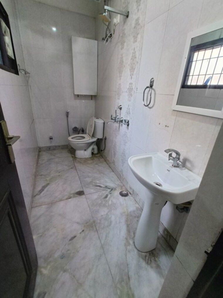 Bathroom, sector 45 4 Bedroom 2450 Sq.Ft. Apartment In Sector 45 Gurgaon 10688740