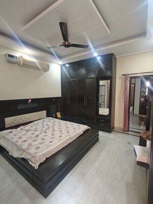 Bedroom in 4 BHK Apartment at Sector 45 – for Rent