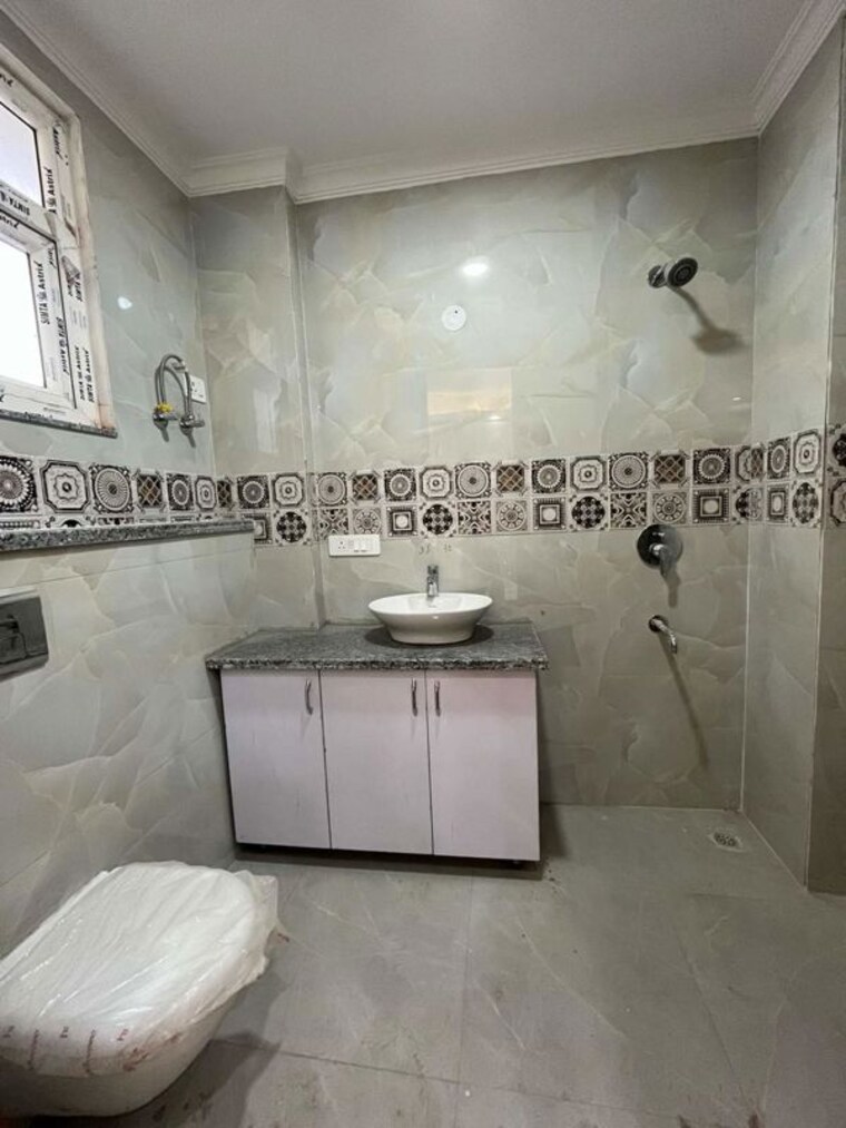 Bathroom, saket 3 Bedroom 1700 Sq.Ft. Independent House In Saket Delhi 10688758
