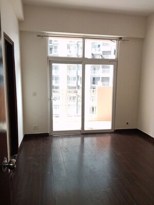 Room in 3 BHK Apartment at Mahagun My Woods, Sector 16c Greater Noida – for Rent