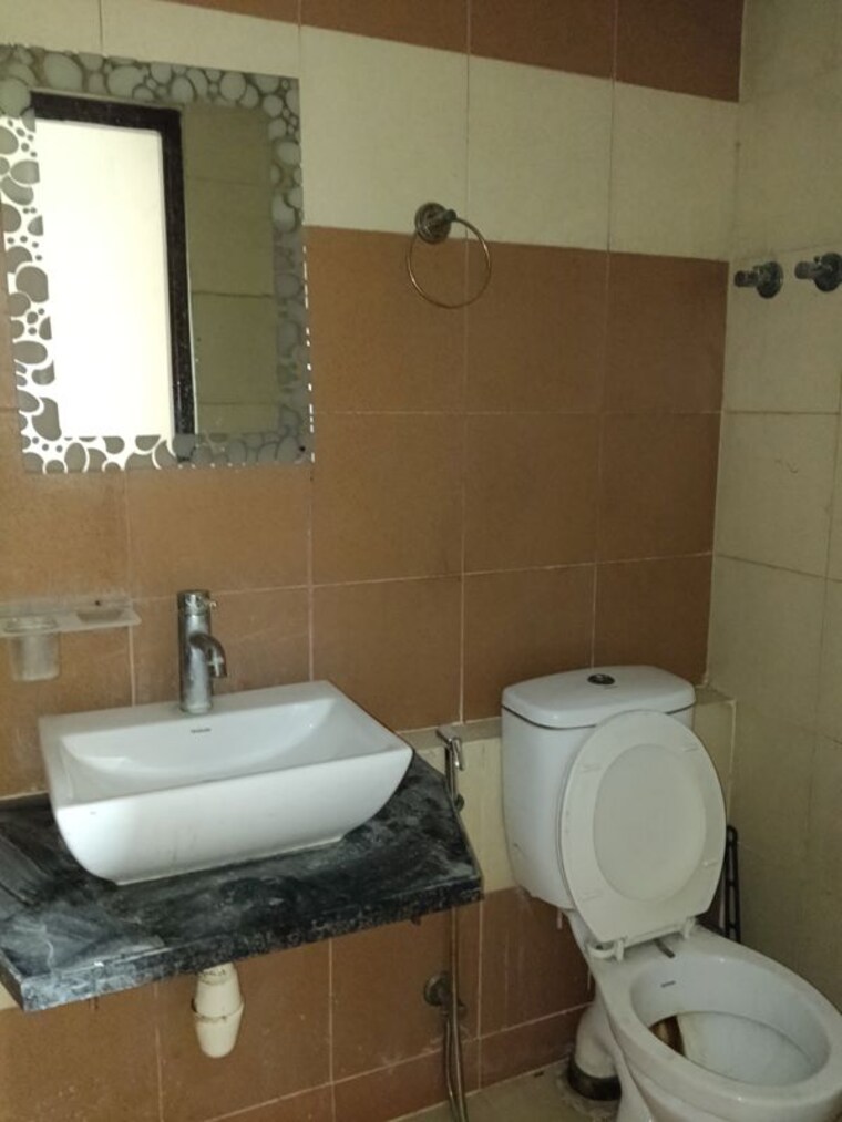 Bathroom, mahagun-my-woods 3 Bedroom 1240 Sq.Ft. Apartment In Sector 16c Greater Noida Greater Noida 10688768