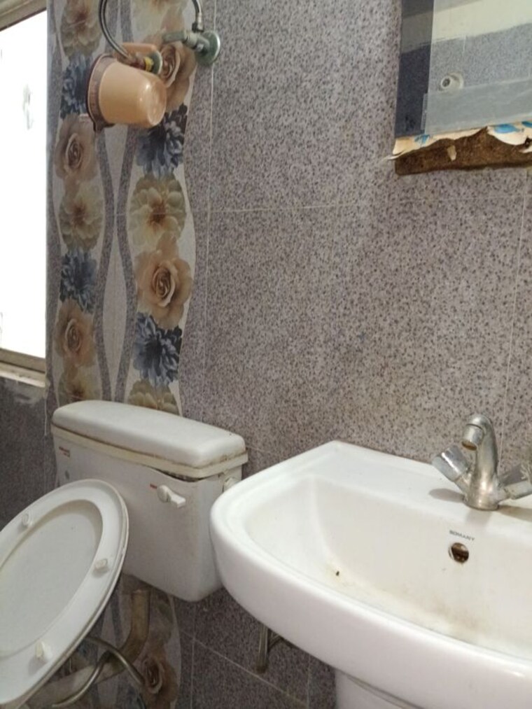 Bathroom, mahagun-my-woods 3 Bedroom 1240 Sq.Ft. Apartment In Sector 16c Greater Noida Greater Noida 10688768