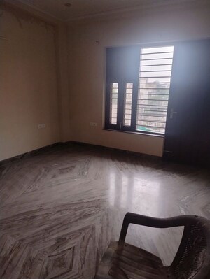Room in 3 BHK Builder Floor at Sector 46 – for Rent