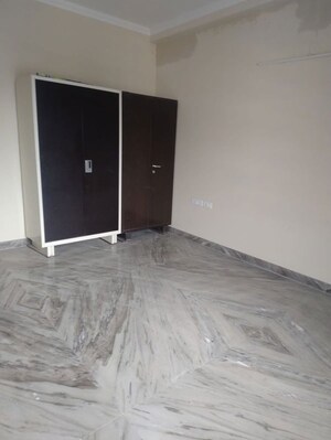 Room in 3 BHK Builder Floor at Sector 46 – for Rent