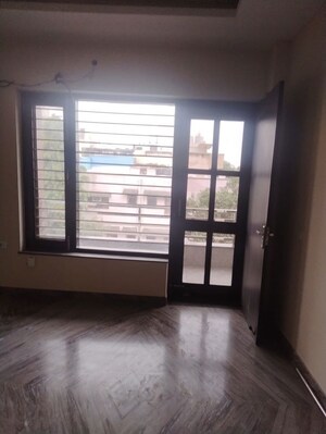 Room in 3 BHK Builder Floor at Sector 46 – for Rent