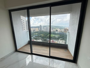 Room in 3 BHK Apartment at Raymond The Address, Pokhran Road No Two – for Rent