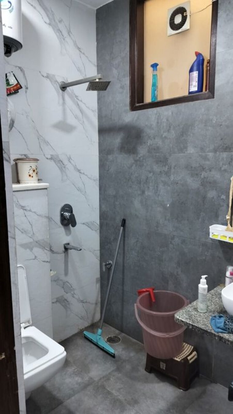 Bathroom, rwa-residential-society-sector-46 3 Bedroom 2000 Sq.Ft. Builder Floor In Sector 46 Gurgaon 10688804