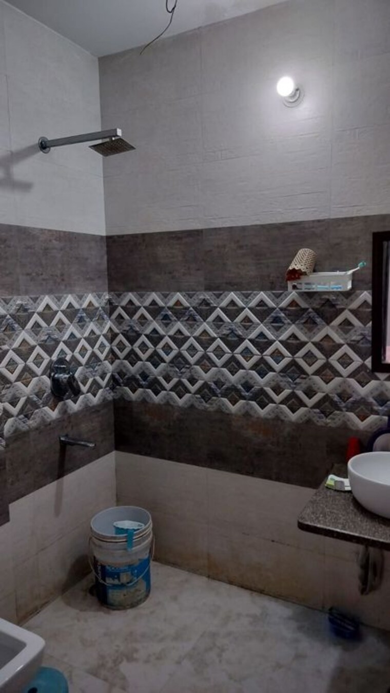 Bathroom, rwa-residential-society-sector-46 3 Bedroom 2000 Sq.Ft. Builder Floor In Sector 46 Gurgaon 10688804