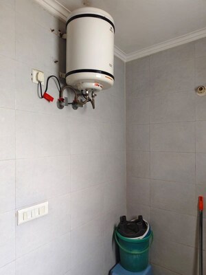 Bathroom in 2 BHK Builder Floor at Sector 46 – for Rent
