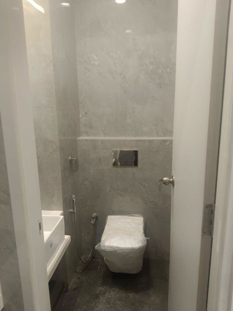 Bathroom, one-lodha-place Commercial Office Space 730 Sq.Ft. In Lower Parel Mumbai 10688832