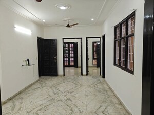 Room in 3 BHK Builder Floor at RWA Residential Society Sector 46, Sector 46 – for Rent