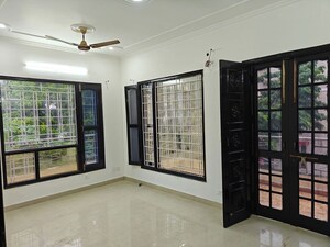 Room in 3 BHK Builder Floor at RWA Residential Society Sector 46, Sector 46 – for Rent