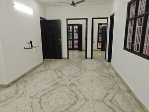 Room in 3 BHK Builder Floor at RWA Residential Society Sector 46, Sector 46 – for Rent