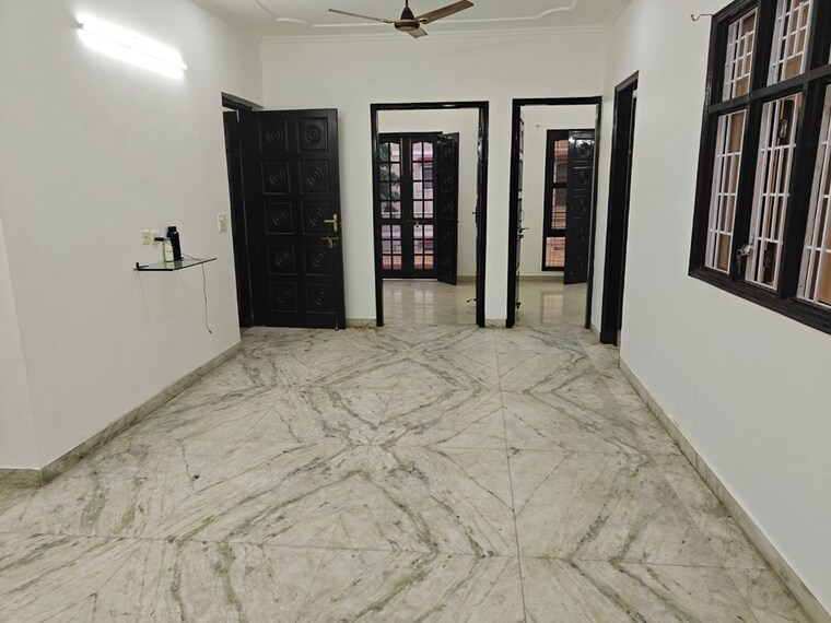 Room, rwa-residential-society-sector-46 3 Bedroom 2600 Sq.Ft. Builder Floor In Sector 46 Gurgaon 10688847