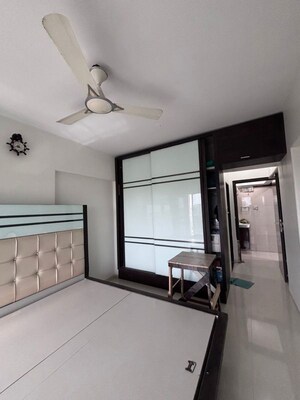 Room in 3 BHK Apartment at Rajveer Apartment Andheri, Andheri West – for Rent