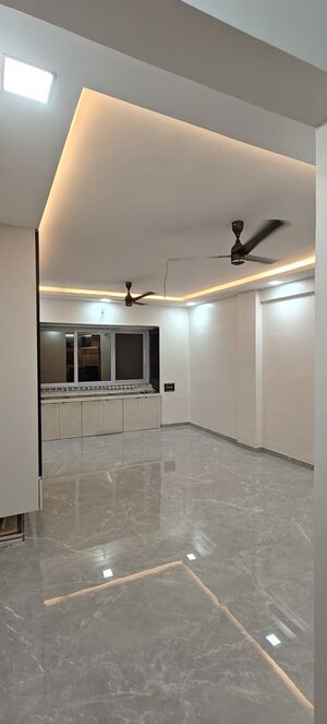 Room in 2 BHK Apartment at Sindhi Society, Chembur – for Rent