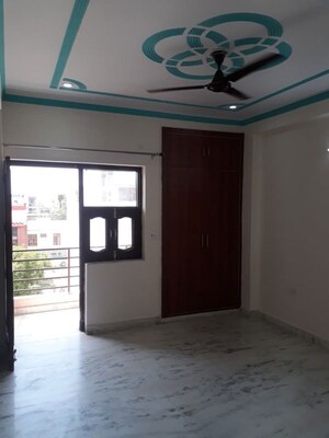 Room in 3 BHK Builder Floor at RWA Residential Society Sector 46, Sector 46 – for Rent