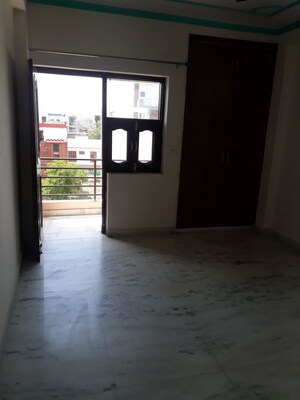Room in 3 BHK Builder Floor at RWA Residential Society Sector 46, Sector 46 – for Rent