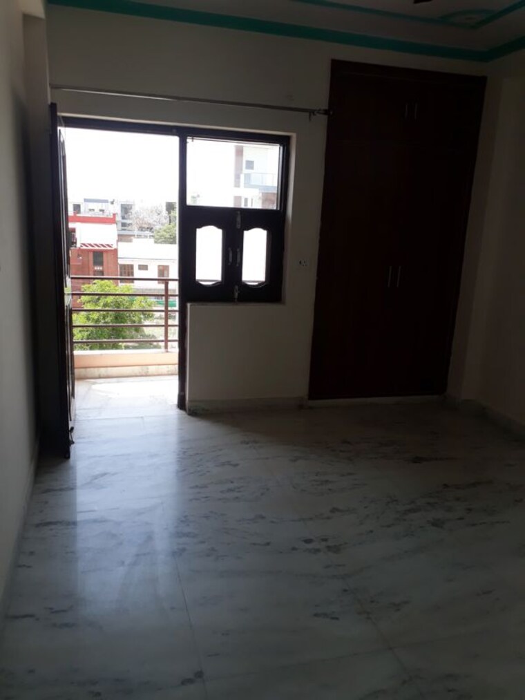 Room, rwa-residential-society-sector-46 3 Bedroom 2200 Sq.Ft. Builder Floor In Sector 46 Gurgaon 10688856