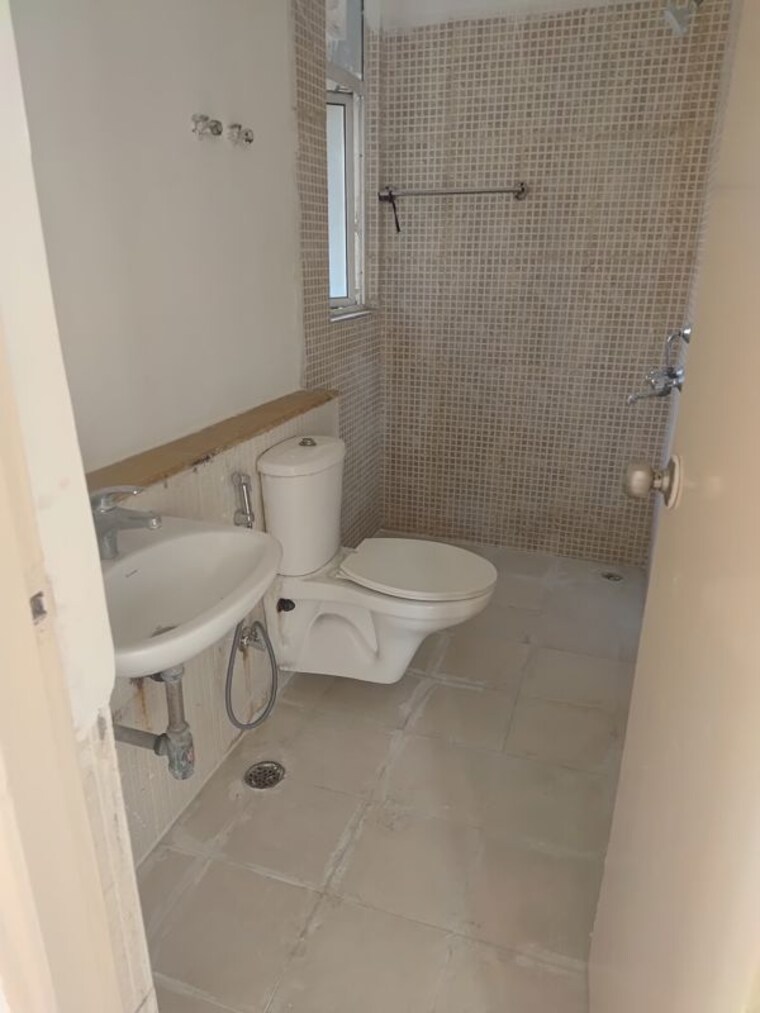 Bathroom, jaypee-greens-kosmos 2 Bedroom 850 Sq.Ft. Apartment In Sector 134 Noida 10688857