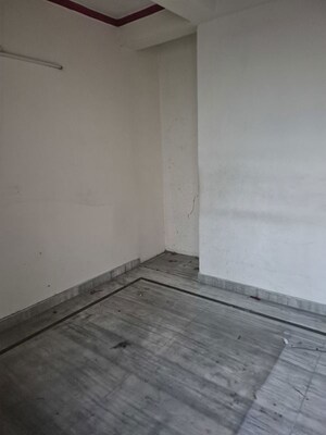 Room in 2.5 BHK Builder Floor at Mayur Vihar – for Rent
