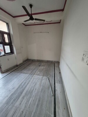 Room in 2.5 BHK Builder Floor at Mayur Vihar – for Rent