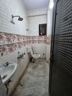 Washroom in 2.5 BHK Builder Floor at Mayur Vihar – for Rent