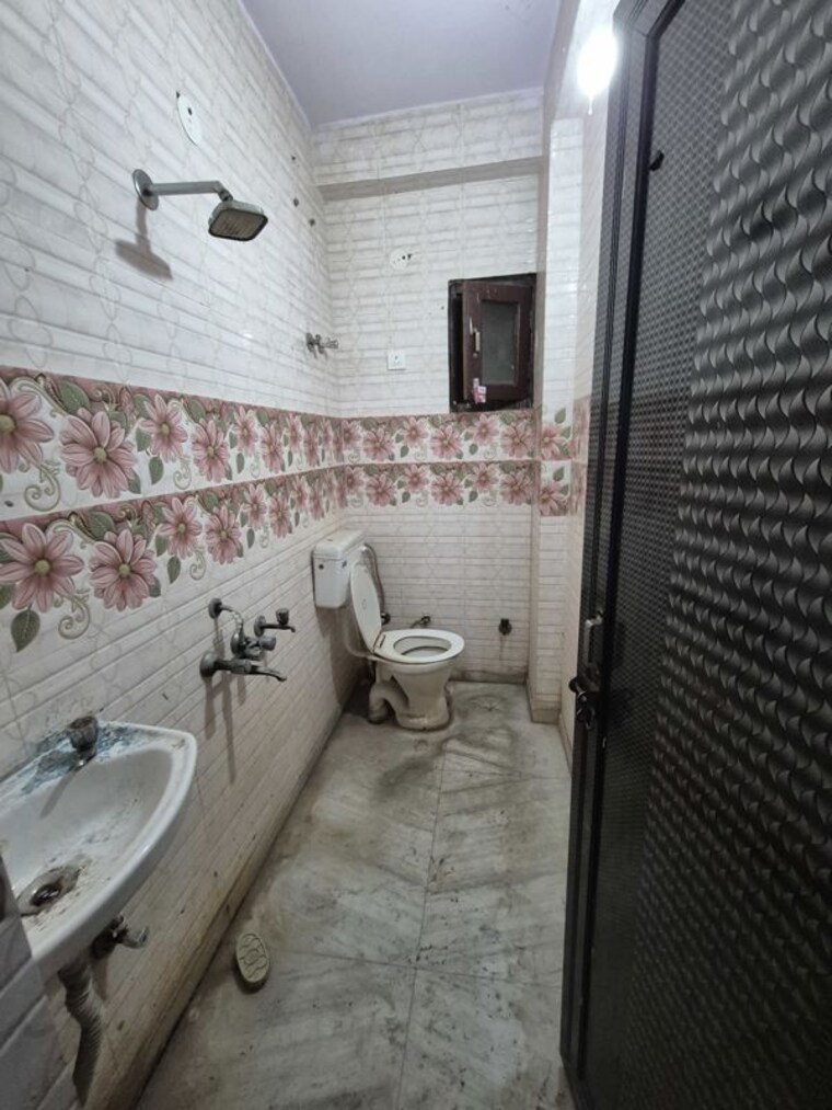 Washroom, mayur vihar 2.5 Bedroom 520 Sq.Ft. Builder Floor In Mayur Vihar Delhi 10688878