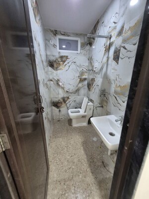 Attached Bathroom in 3.5 BHK Builder Floor at Mayur Vihar – for Sale