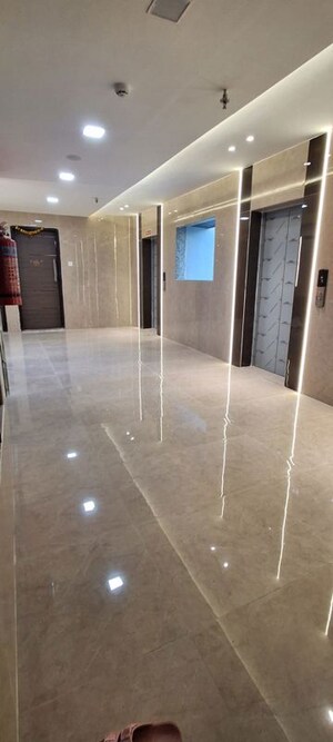 Lift in 1 BHK Apartment at Dadar West – for Rent