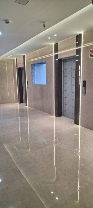 Lift in 1 BHK Apartment at Dadar West – for Rent
