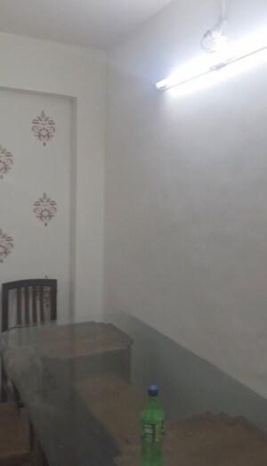 Room in 2 BHK Apartment at Kabra Maheshwari Nagar, Andheri East – for Rent