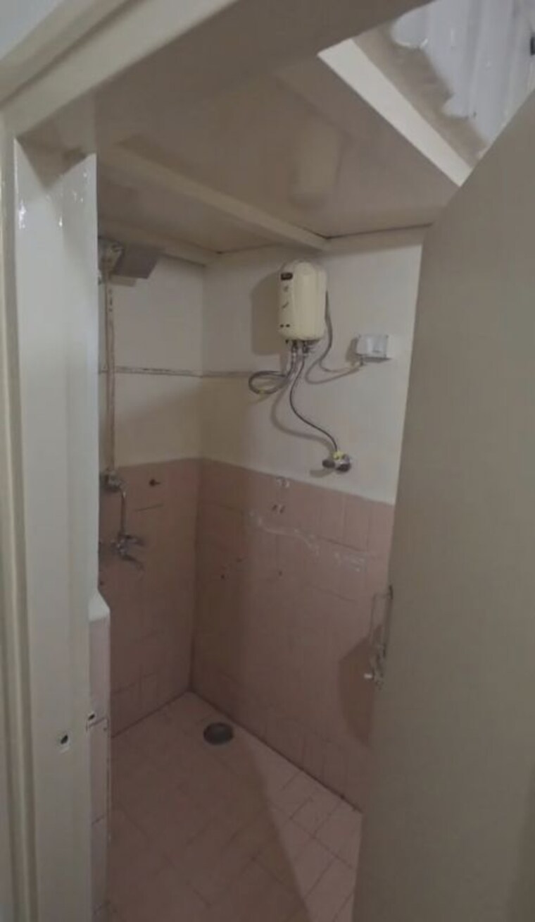 Bathroom, kabra-maheshwari-nagar 2 Bedroom 900 Sq.Ft. Apartment In Andheri East Mumbai 10688963