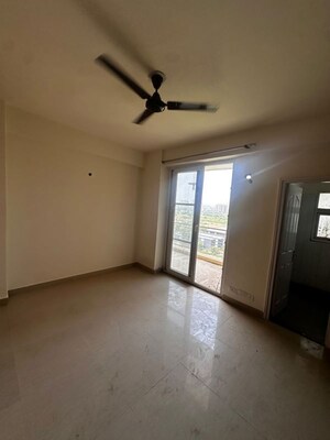 Room in 3 BHK Builder Floor at BPTP Floors, Sector 70 – for Sale