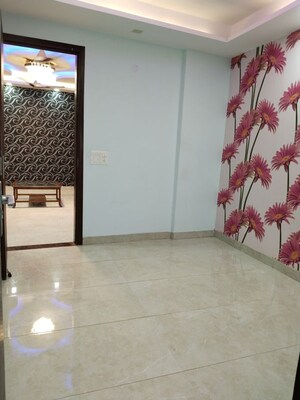 Room in 3 BHK Apartment at Sarai Kale Khan – for Rent
