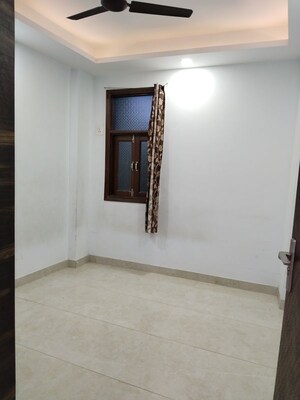 Room in 3 BHK Apartment at Sarai Kale Khan – for Rent