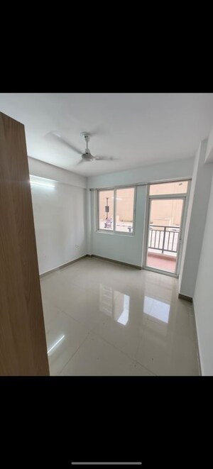 Room in 3 BHK Apartment at Landmark The Homes 81, Sector 81 – for Rent