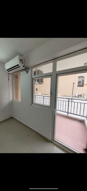 Room in 3 BHK Apartment at Landmark The Homes 81, Sector 81 – for Rent