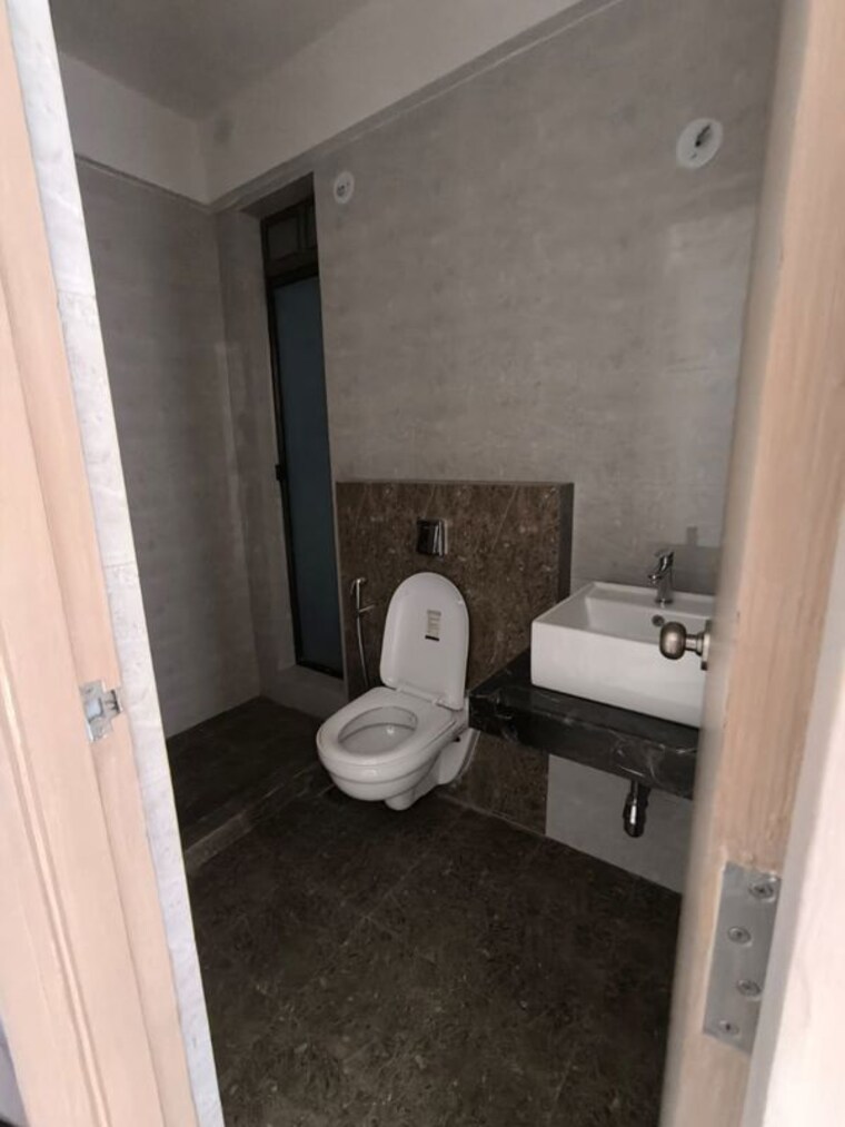 Bathroom, rajesh-raj-infinia 2 Bedroom 740 Sq.Ft. Apartment In Malad West Mumbai 10689060
