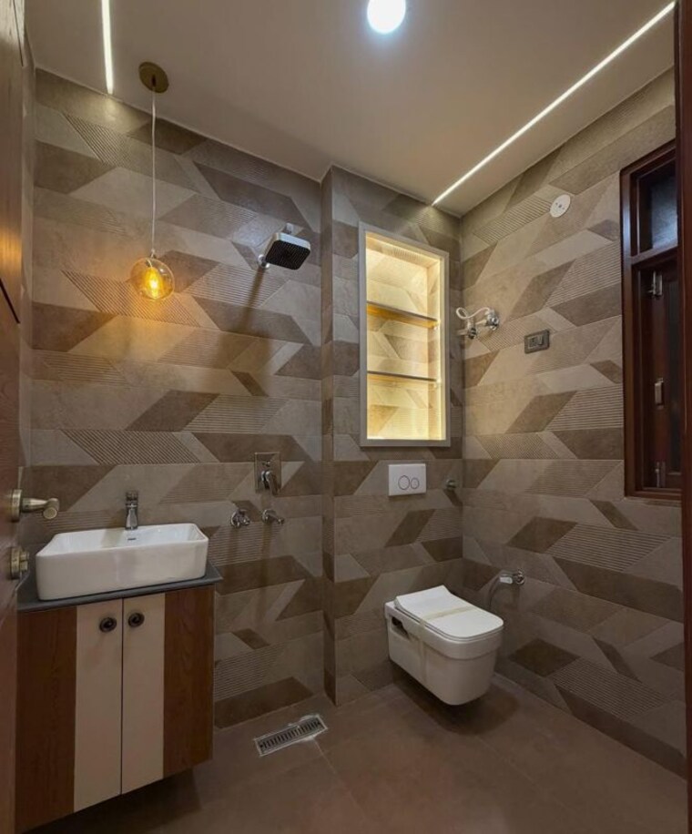 Bathroom, maya-green-lotus-saksham 3 Bedroom 1346 Sq.Ft. Apartment In International Airport Road Zirakpur 10689074